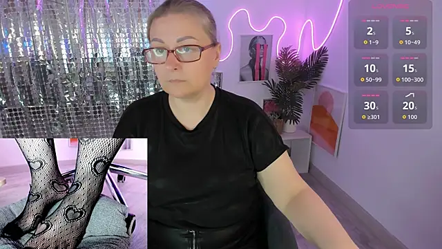 Alexandra Kind online show from May 22, 1:42 pm
