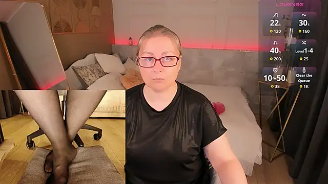 Alexandra Kind online show from May 23, 8:40 pm