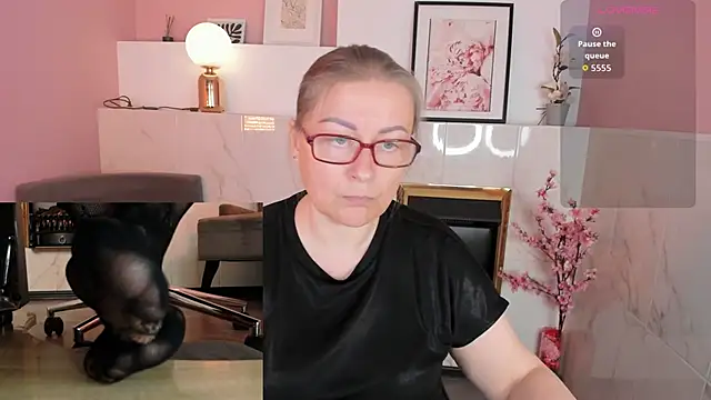 Alexandra Kind online show from June 6, 8:48 pm