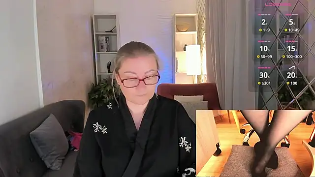 Alexandra Kind online show from July 12, 11:05 pm