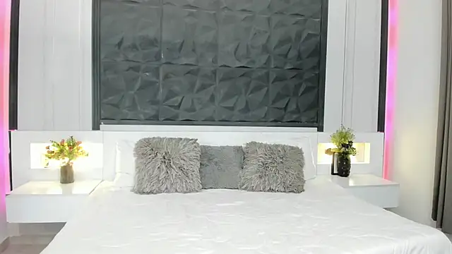 sophia blade  online show from May 20, 2:52 am
