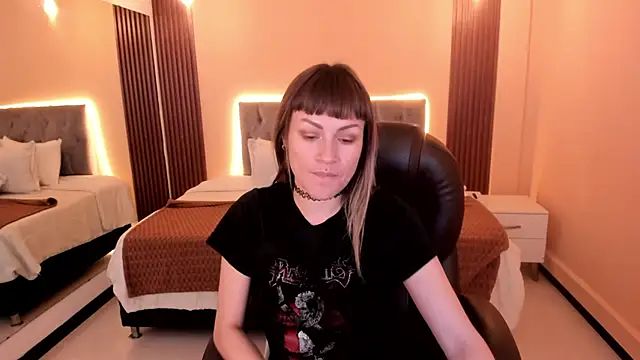 Kim Jeins666  online show from May 20, 7:33 pm