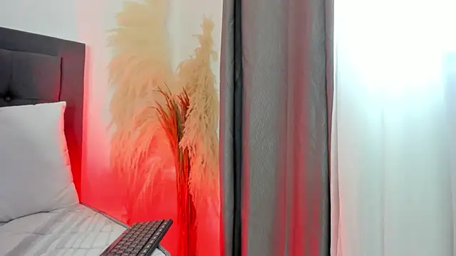 hanna-baker01 online show from June 20, 3:26 pm
