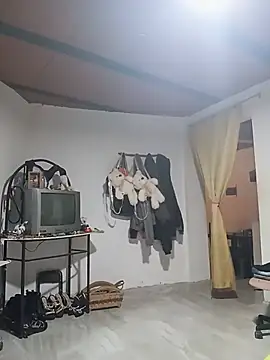 LunaArias online show from June 3, 2:33 pm