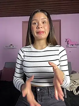 AuroraMoore Pink online show from May 15, 4:43 pm