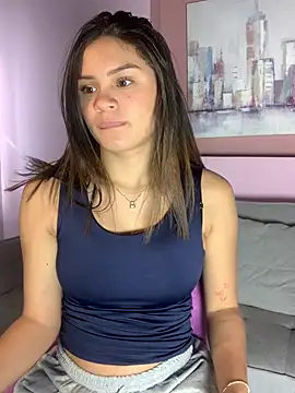 AuroraMoore Pink online show from April 22, 11:51 am