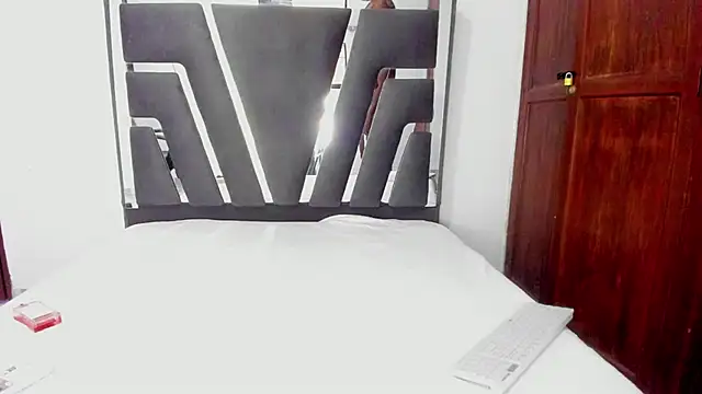 EylinSmith1  online show from April 21, 8:27 pm