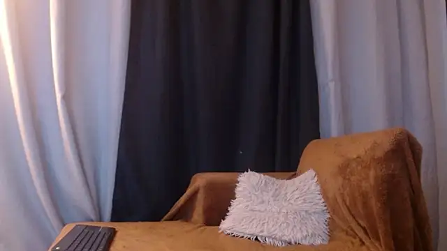 Lauren smith18 online show from May 29, 1:53 pm