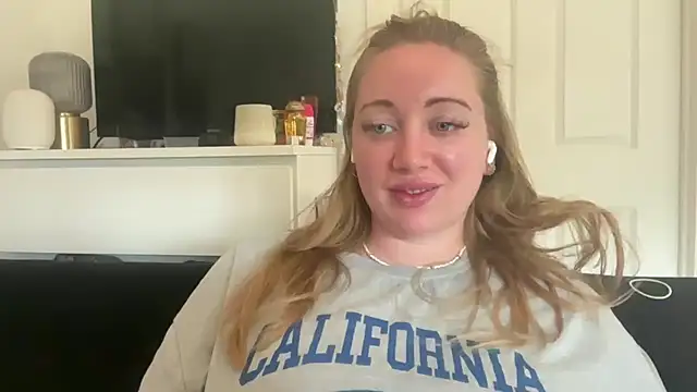 arielsweetieee online show from July 5, 8:31 am