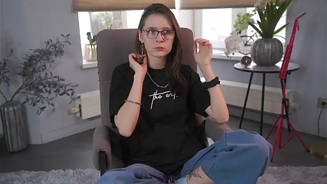 LinnLandsman online show from April 18, 12:07 pm