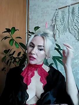 White00pearl online show from April 29, 4:09 pm