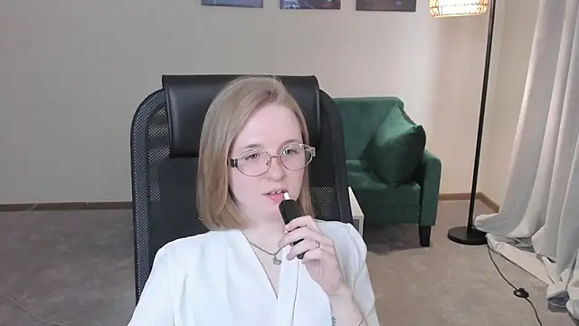 CaylaFahrni online show from April 17, 7:43 am