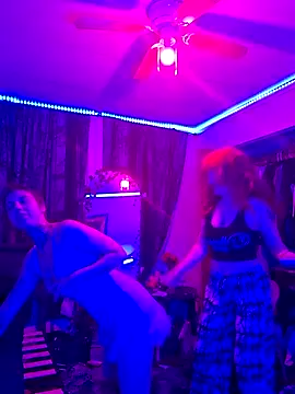 rheasplayground online show from April 28, 7:34 am