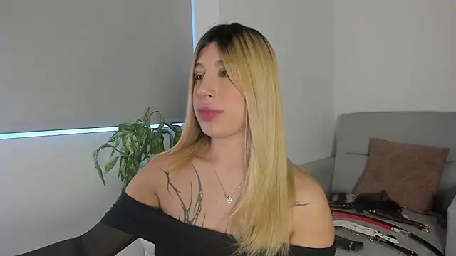 lolyblowsisa online show from July 2, 1:06 pm