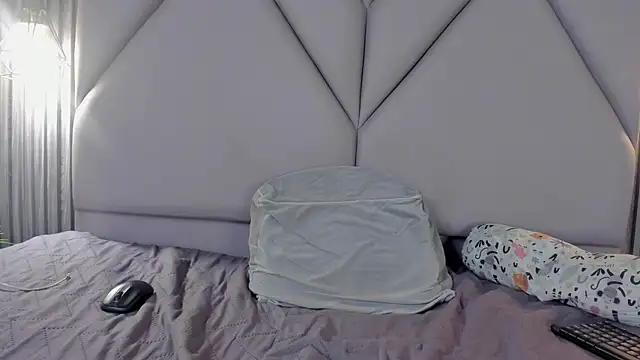 lolabunnysc online show from April 21, 1:51 pm