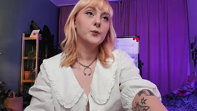 Emma Thomps online show from June 11, 2:03 pm