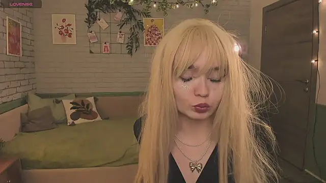 Tomie Kawakami online show from April 26, 8:28 pm