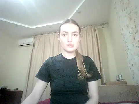 Lisanta online show from August 1, 9:06 pm