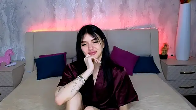Holly Beck online show from May 19, 1:56 am