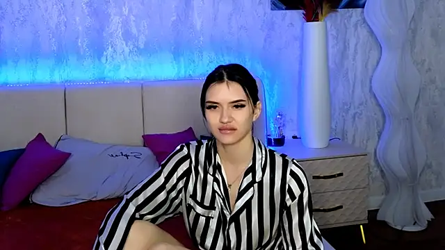 Holly Beck online show from May 29, 2:09 am