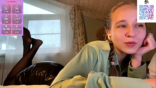 oliviakiiss online show from May 1, 1:36 pm