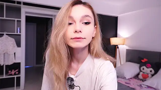 DarlineHoldness online show from April 21, 5:36 am