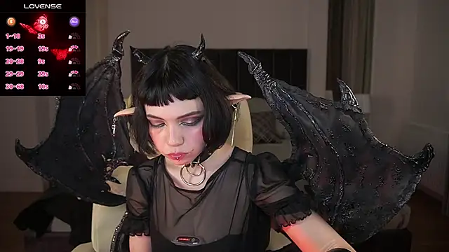 OutfitObsession online show from May 27, 1:30 pm