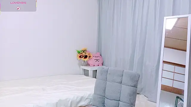 mayu chan  online show from June 7, 11:50 am