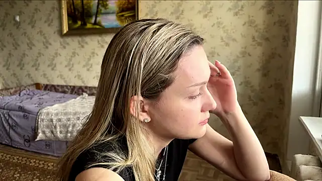 AlisiaStreitmatter online show from May 17, 1:21 pm