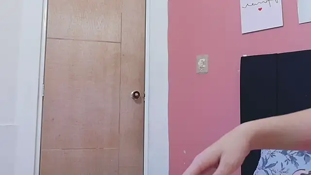 HoneyHipss online show from May 16, 12:15 pm