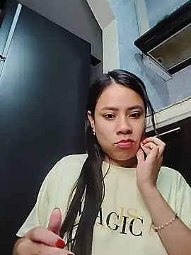 Nicol Alvarez1 online show from May 26, 5:18 am
