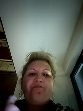 Snapshot of Divineblond chatting on October 5, 6:57 pm Divineblond online show from October 5, 6:57 pm