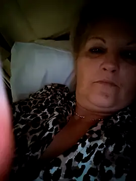 Snapshot of Divineblond chatting on October 26, 3:02 am Divineblond online show from October 26, 3:02 am