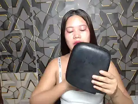 ur prettychelsie online show from June 3, 6:35 pm