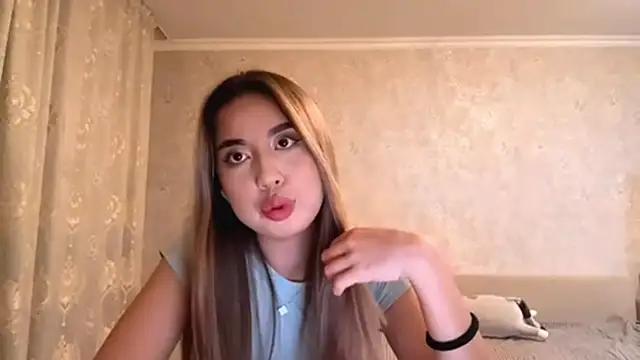 SofiTheTrophy online show from April 25, 3:31 pm