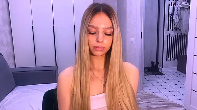 Mooniesiesita online show from May 2, 5:49 pm
