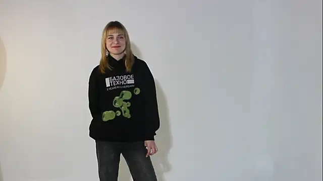 AstrixorLune online show from April 24, 1:03 pm