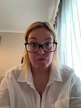 SecretRavenXO online show from May 13, 2:23 pm