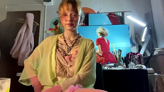sarawhisperr online show from April 28, 6:45 pm