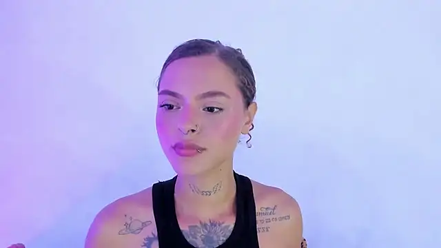 Caroline420  online show from June 6, 2:40 am