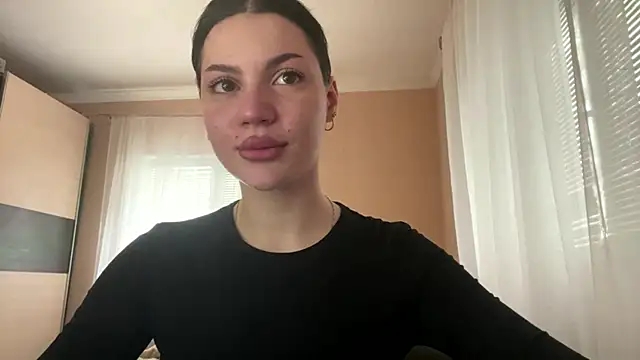 CrystalMuze online show from May 1, 1:03 pm