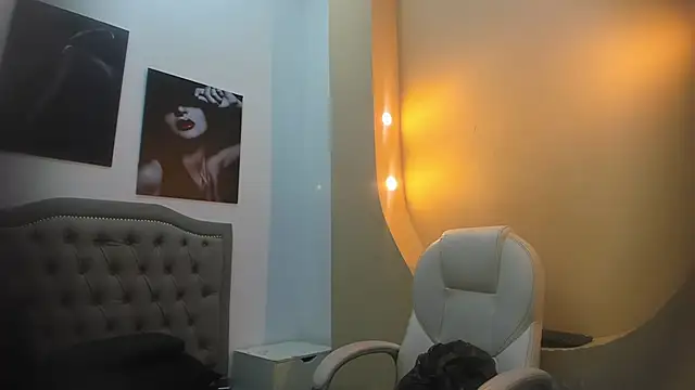 Daphne Leia online show from April 29, 2:37 am