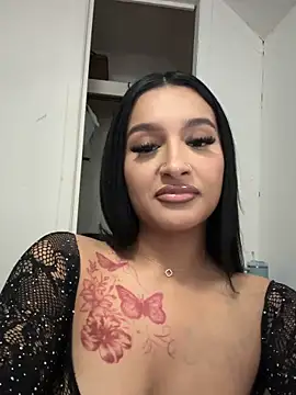 latinadollxo online show from April 28, 11:30 pm