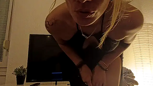 Snapshot of Goddess-Anne chatting on June 15, 9:48 pm Goddess-Anne online show from June 15, 9:48 pm