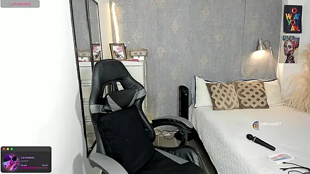 Snapshot of alessia_anderson chatting on September 20, 11:47 pm alessia anderson online show from September 20, 11:47 pm