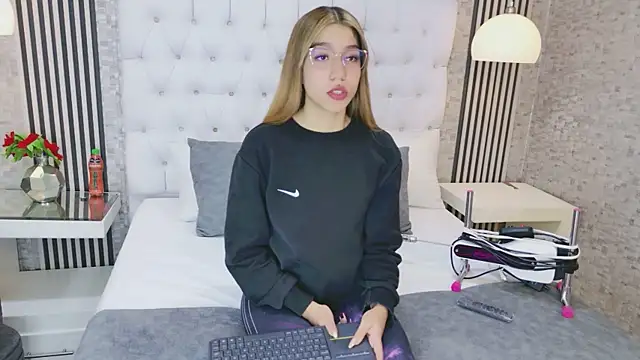 VioletSweetts online show from July 15, 12:59 am