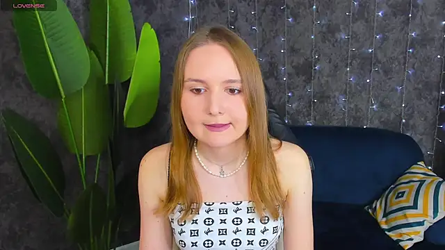 Emmaa Kimm online show from May 14, 1:00 am