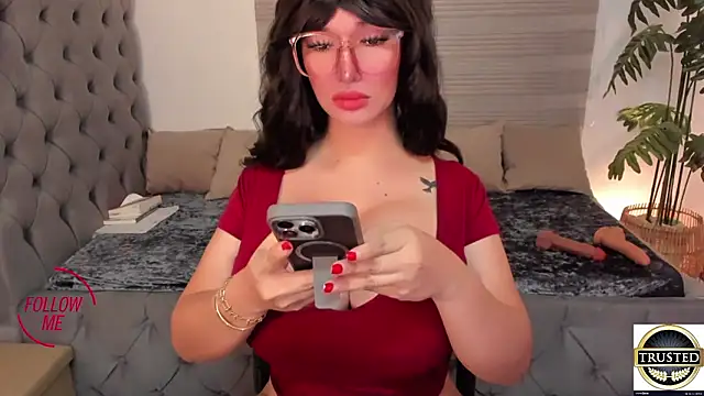 Snapshot of PlayfullMaria chatting on October 19, 9:22 am PlayfullMaria online show from October 19, 9:22 am