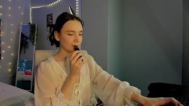 Elvienne online show from June 6, 3:02 am