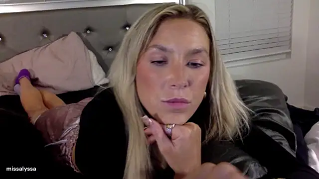 Misss alyssaaa online show from June 10, 4:44 am
